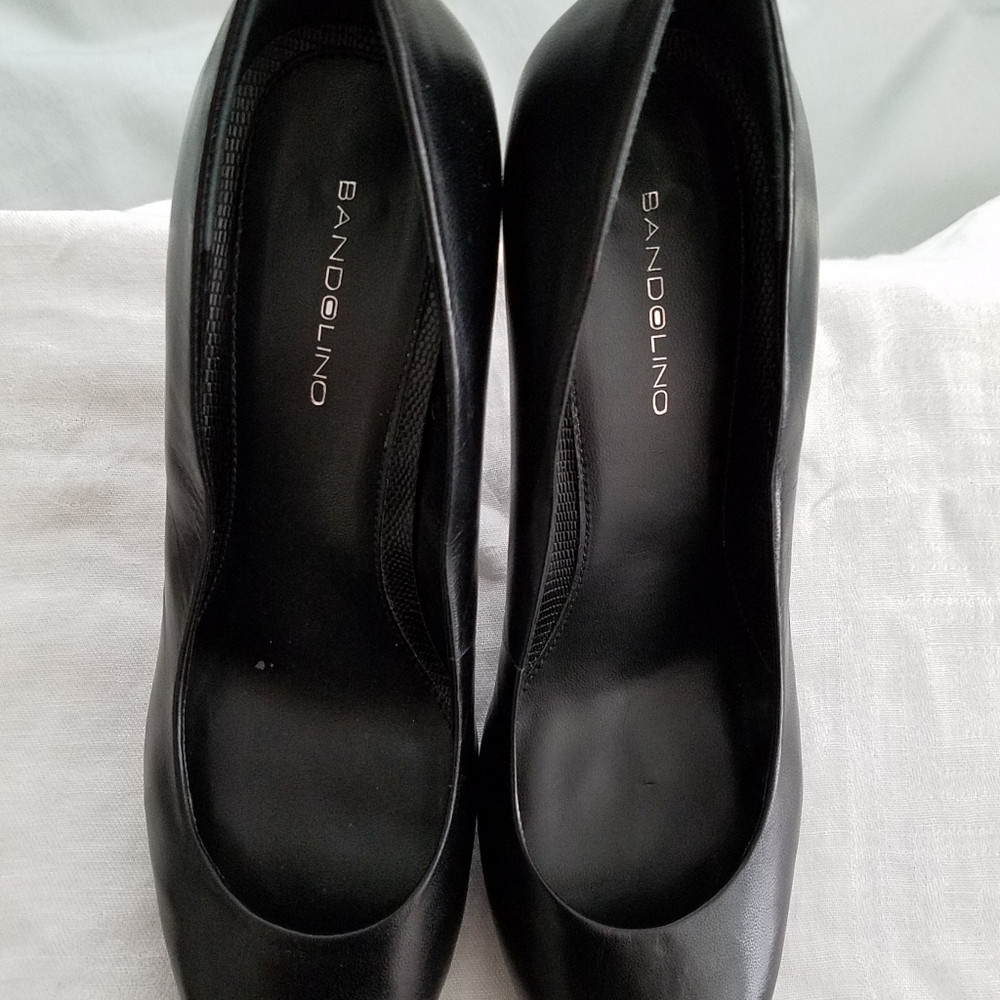 Bandolino Black Leather Pumps